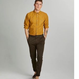 SLIM FIT TAB FRONT STRETCH CHINO IN OLIVE